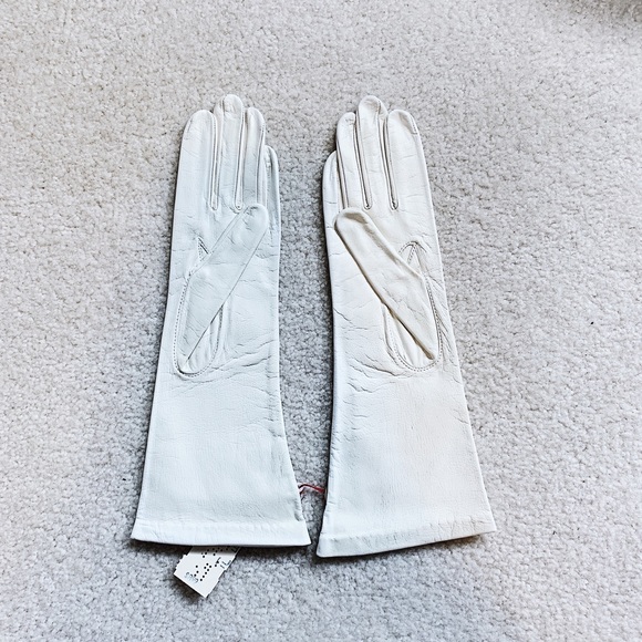๐CLOSET CLEAN-OUT - MAKE OFFERS๐ Vintage White Leather Gloves NWT - Picture 2 of 7